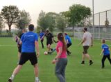 Laatste training S.K.N.W.K. JO9-1 van seizoen 2022-2023 (partijtje tegen de ouders) (120/178)